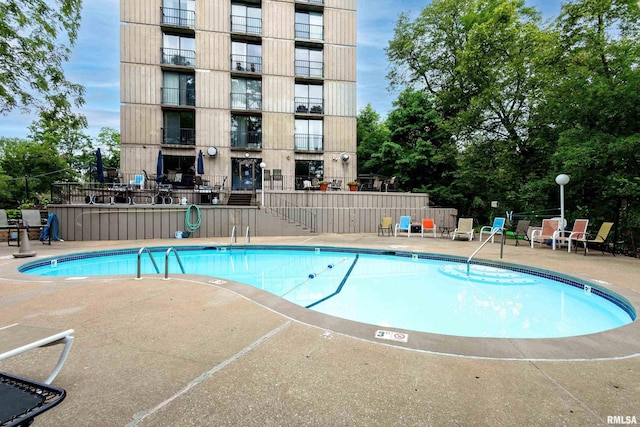 1800 7th St Unit 10E, East Moline, IL 61244 - community pool with a patio