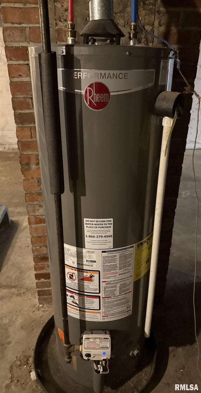 235 20th Pl, Clinton, IA 52732 - utility room with gas water heater
