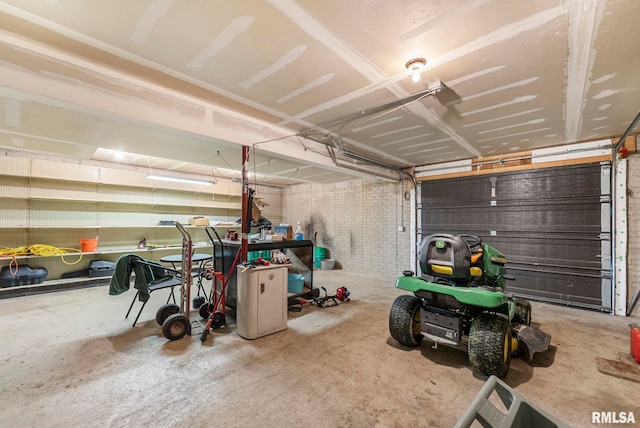 4830 Wyoming Ave, Davenport, IA 52806 - view of garage