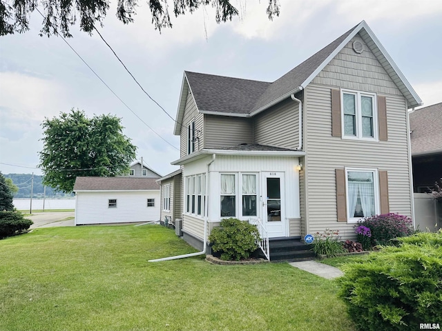 616 Elk St, Sabula, IA 52070 - view of front of property featuring a shingled roof and a front yard