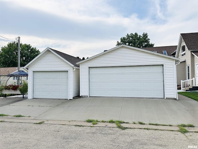 616 Elk St, Sabula, IA 52070 - view of detached garage