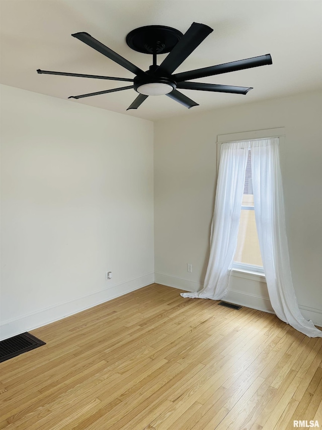 616 Elk St, Sabula, IA 52070 - unfurnished room featuring light wood-style flooring and a ceiling fan