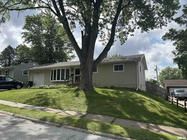 2633 Farragut Pl, Davenport, IA 52804 - ranch-style home featuring a garage
