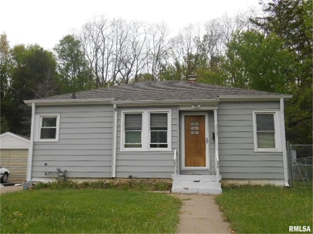 507 Waverly Rd, Davenport, IA 52804 - view of front of house featuring entry steps and roof with shingles