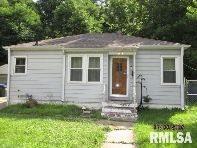 507 Waverly Rd, Davenport, IA 52804 - bungalow-style house with roof with shingles and entry steps