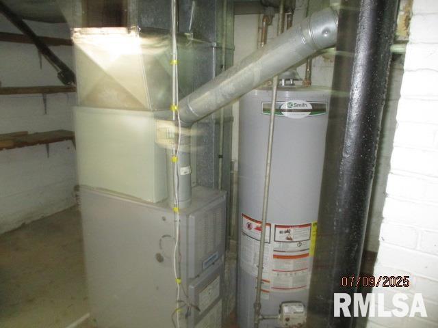 507 Waverly Rd, Davenport, IA 52804 - utilities with gas water heater and heating unit