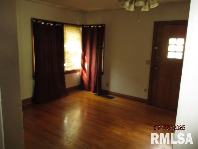 507 Waverly Rd, Davenport, IA 52804 - spare room featuring wood finished floors and a ceiling fan