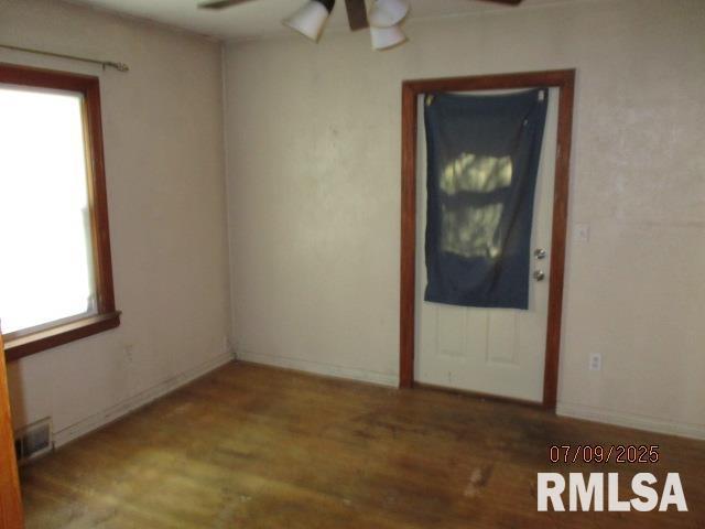 507 Waverly Rd, Davenport, IA 52804 - spare room with ceiling fan and wood finished floors