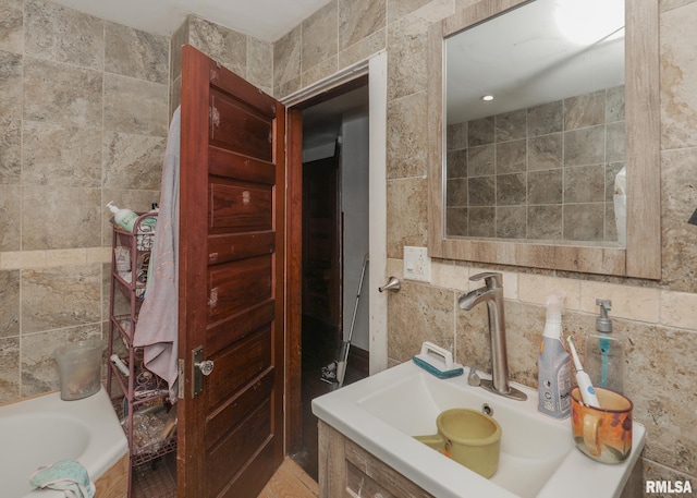 1610 12th Ave, Rock Island, IL 61201 - bathroom with tile walls, a bathtub, and tasteful backsplash