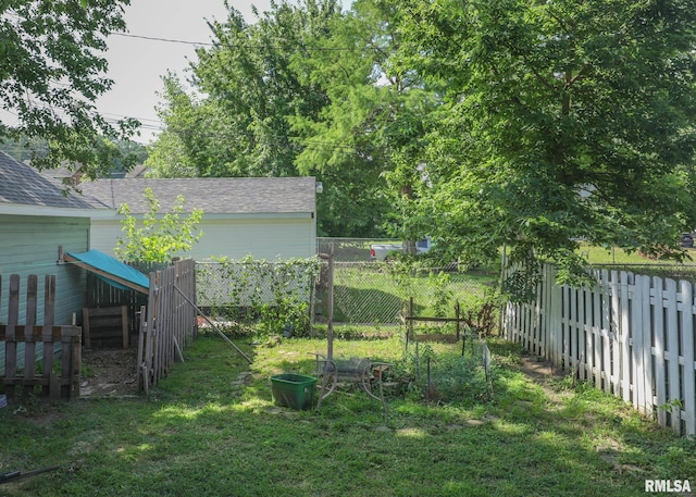 1610 12th Ave, Rock Island, IL 61201 - view of fenced backyard