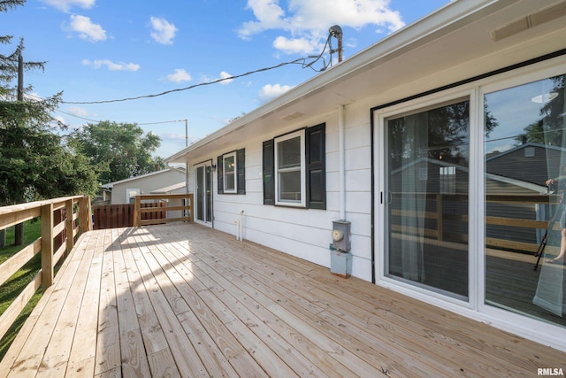 101 W Sheridan Dr, Eldridge, IA 52748 - view of wooden deck