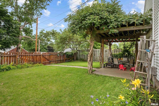 3110 Jefferson Ave, Davenport, IA 52803 - fenced backyard featuring a patio