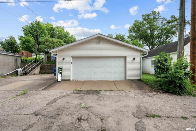 3110 Jefferson Ave, Davenport, IA 52803 - view of detached garage