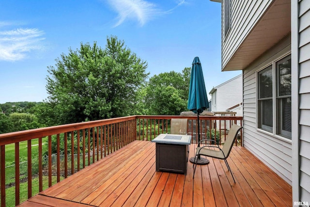 732 W 59th St, Davenport, IA 52806 - view of wooden deck