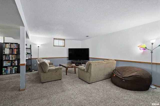 732 W 59th St, Davenport, IA 52806 - carpeted living area with a textured ceiling