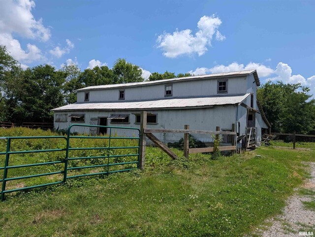340 Dameron Ln, Vienna, IL 62995 - back of property with an outdoor structure and an exterior structure
