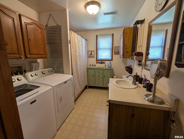 340 Dameron Ln, Vienna, IL 62995 - laundry area featuring washer and dryer and light flooring