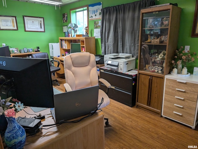 340 Dameron Ln, Vienna, IL 62995 - home office with wood finished floors
