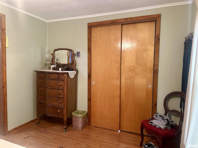 1723 Pershing Blvd, Clinton, IA 52732 - bedroom featuring light wood-style floors, ornamental molding, and a closet