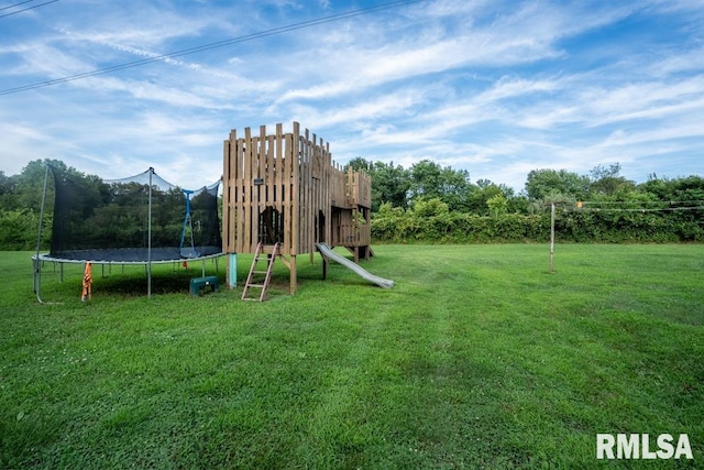 17000 Log Cabin Rd, Marion, IL 62959 - community play area featuring a trampoline and a yard