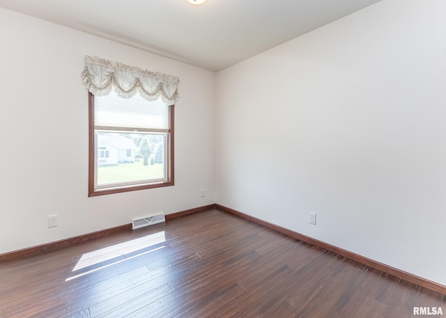 95 N 18th St, Clinton, IA 52732 - unfurnished room featuring dark wood-style floors