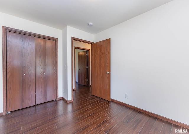 95 N 18th St, Clinton, IA 52732 - unfurnished bedroom featuring dark wood-style floors and a closet
