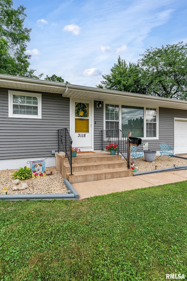 3118 W Denison Ave, Davenport, IA 52804 - view of front of house featuring an attached garage and a front lawn