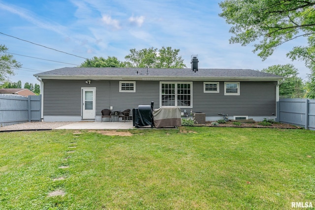 3118 W Denison Ave, Davenport, IA 52804 - back of house with a patio area