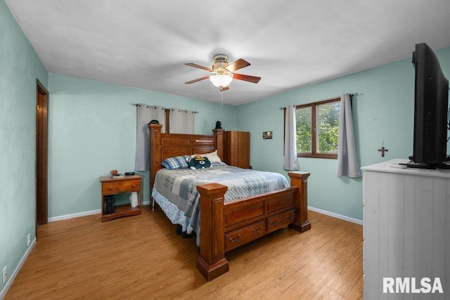 2917 W 65th St, Davenport, IA 52806 - bedroom featuring light wood-style floors and a ceiling fan