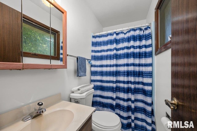 2917 W 65th St, Davenport, IA 52806 - full bath with vanity and curtained shower