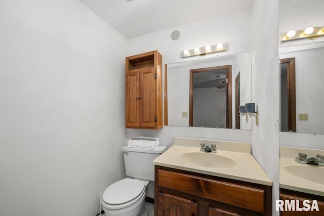 2917 W 65th St, Davenport, IA 52806 - bathroom featuring vanity
