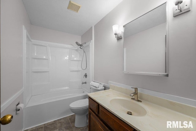2917 W 65th St, Davenport, IA 52806 - bathroom with vanity and bathtub / shower combination