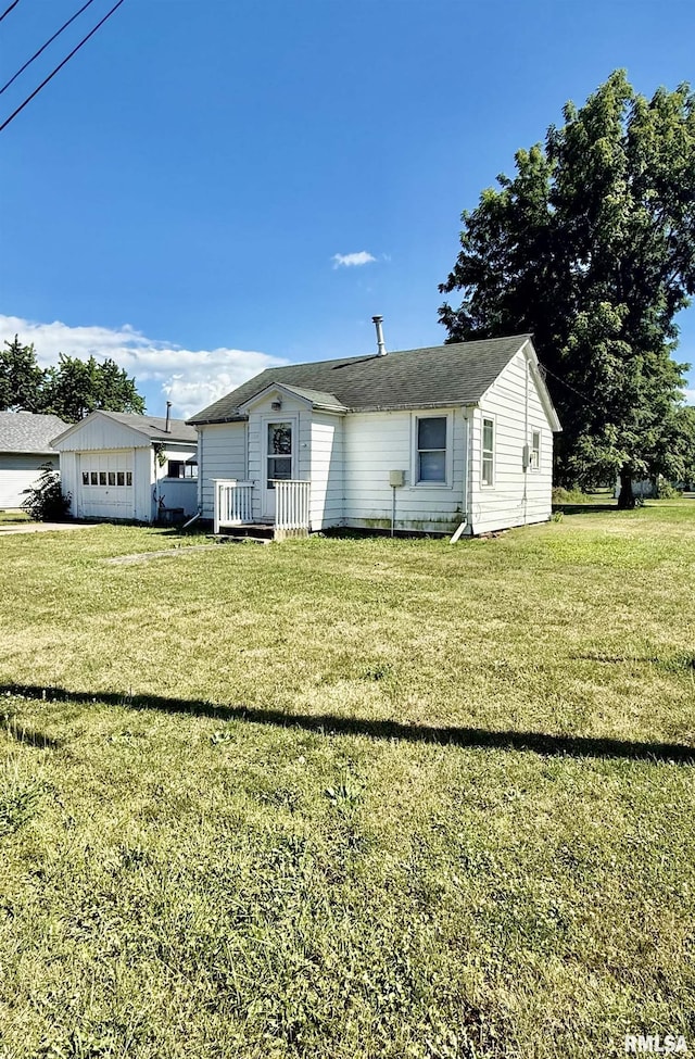 304 E Ames St, Yates City, IL 61572 - view of front of property featuring a front lawn