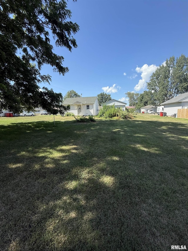304 E Ames St, Yates City, IL 61572 - view of grassy yard