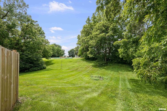 404 5th St, Sherrard, IL 61281 - view of yard