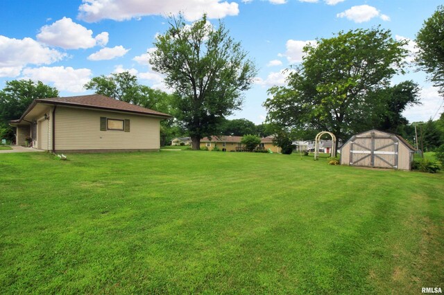1524 W 4th St, Milan, IL 61264 - view of grassy yard with a storage unit and a garage