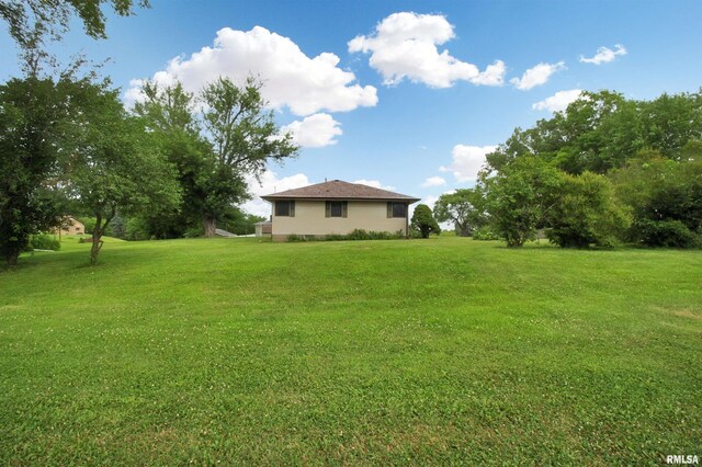 1524 W 4th St, Milan, IL 61264 - view of green lawn