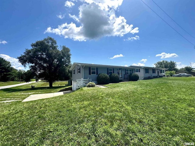 202 S 10th Ave, New Windsor, IL 61465 - view of front of home with a front yard