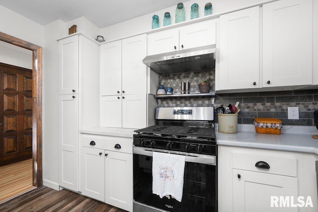833 Robin Rd, Muscatine, IA 52761 - kitchen featuring stainless steel gas range oven, under cabinet range hood, dark wood-style floors, light countertops, and tasteful backsplash
