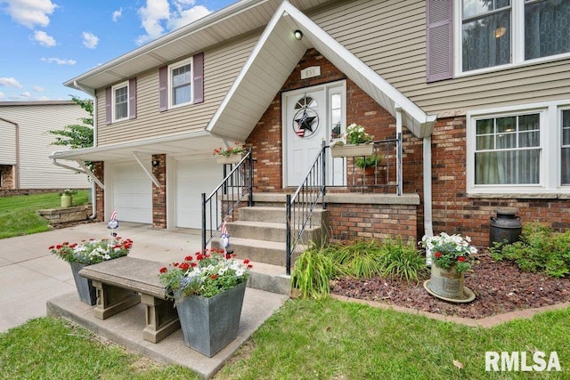 833 Robin Rd, Muscatine, IA 52761 - view of front of home featuring brick siding, driveway, and an attached garage