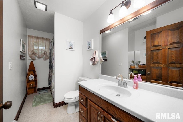 833 Robin Rd, Muscatine, IA 52761 - full bath with vanity and curtained shower