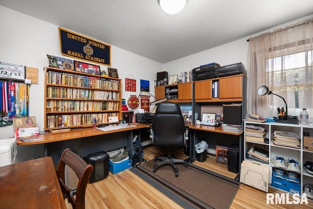 833 Robin Rd, Muscatine, IA 52761 - home office featuring wood finished floors