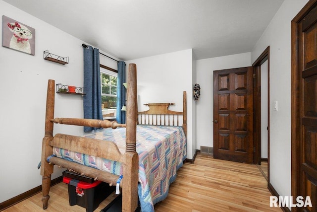 833 Robin Rd, Muscatine, IA 52761 - bedroom featuring light wood-style flooring and baseboards