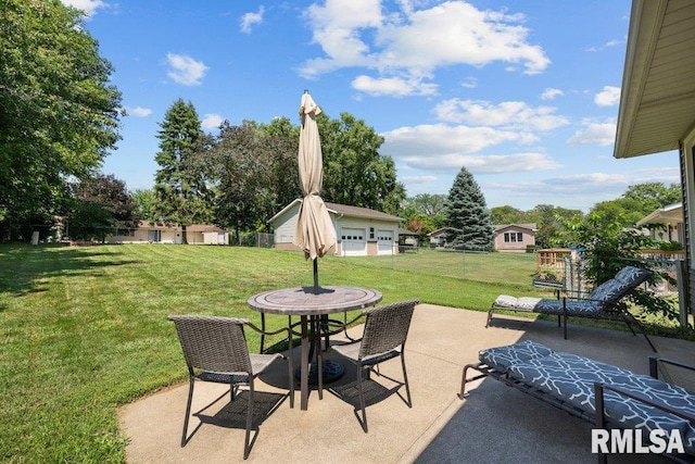 833 Robin Rd, Muscatine, IA 52761 - view of patio / terrace