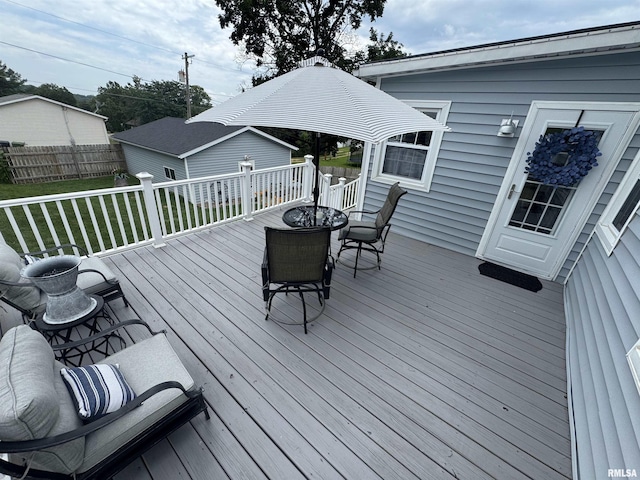 3125 Pershing Blvd, Clinton, IA 52732 - view of wooden deck