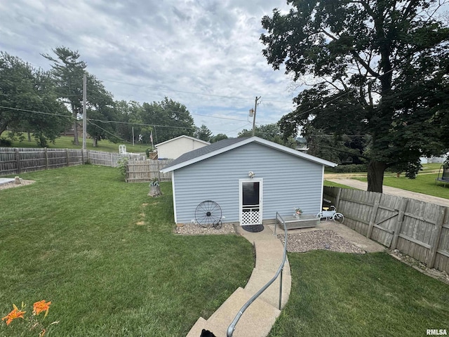 3125 Pershing Blvd, Clinton, IA 52732 - back of property featuring a fenced backyard and an outbuilding