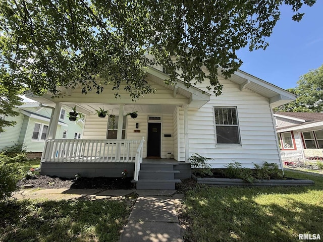 2111 Pine St, Murphysboro, IL 62966 - view of front of house featuring a porch