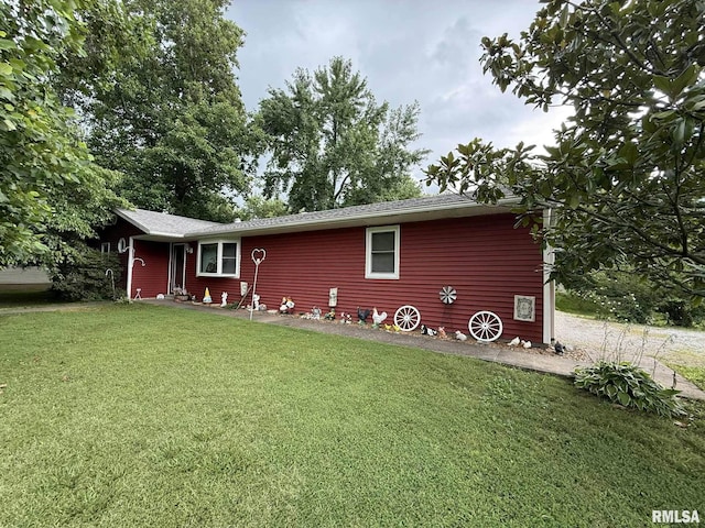 501 N Cambridge Dr, Desoto, IL 62924 - single story home featuring a front lawn and a shingled roof