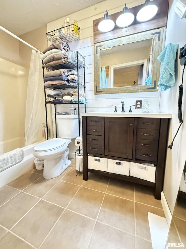 501 N Cambridge Dr, Desoto, IL 62924 - bathroom featuring vanity, tile patterned flooring, and shower / tub combo with curtain