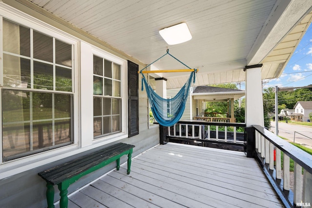 1207 N Marquette St, Davenport, IA 52804 - view of porch